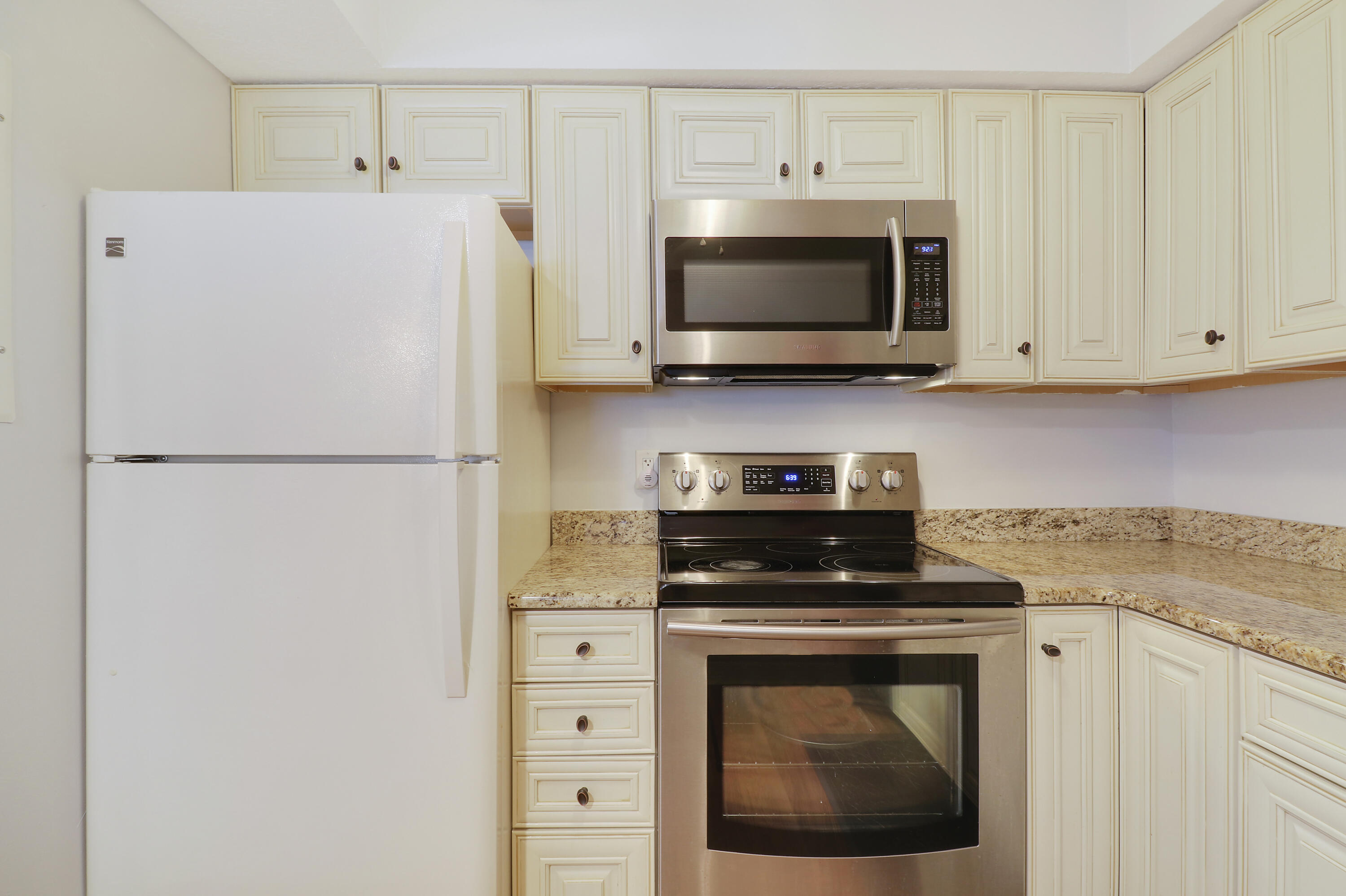 950 South Kanner Highway, Unit E2 Stuart, FL 34994 - Photo 16 of 37 Kitchen