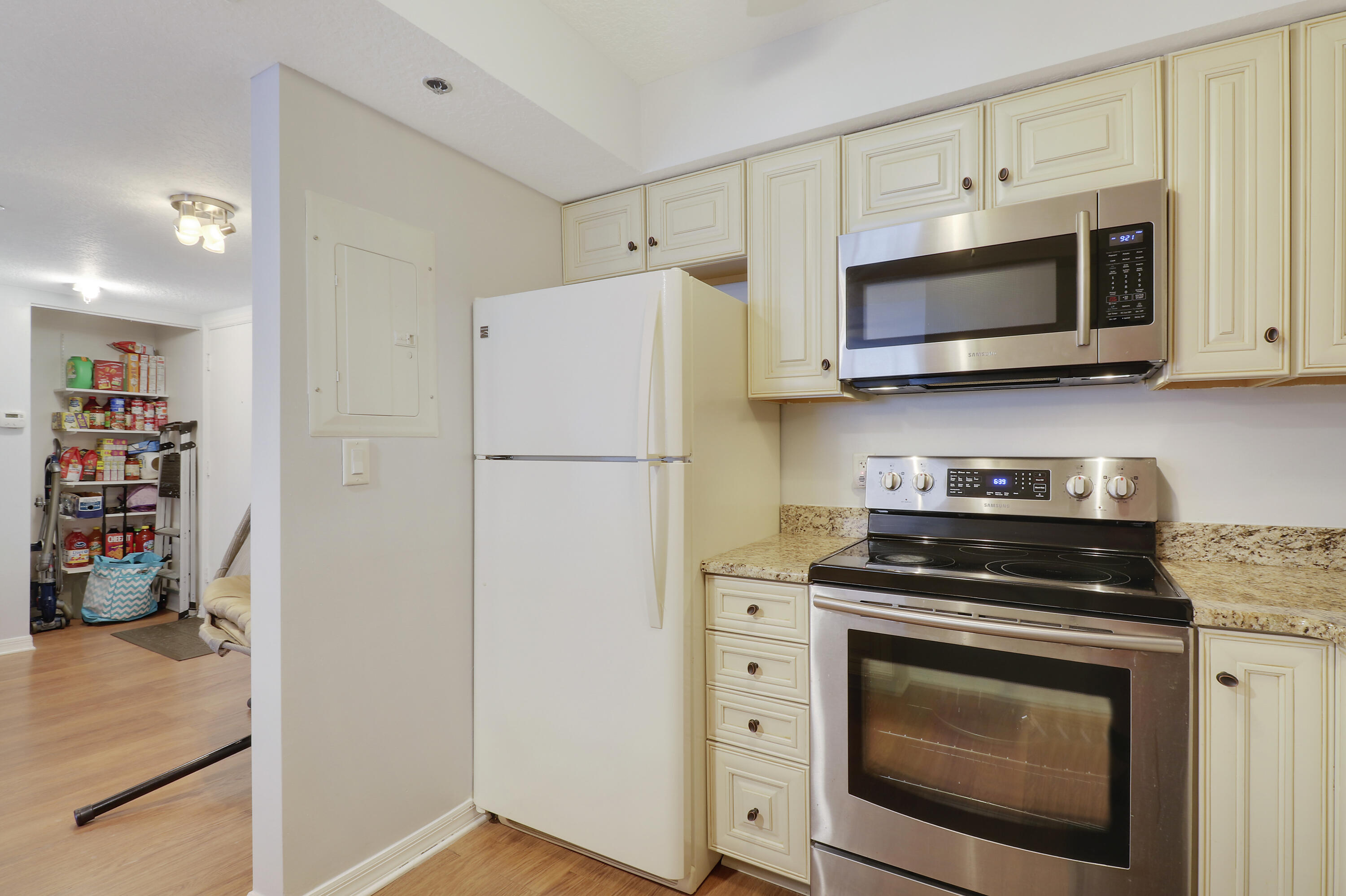 950 South Kanner Highway, Unit E2 Stuart, FL 34994 - Photo 17 of 37 Kitchen