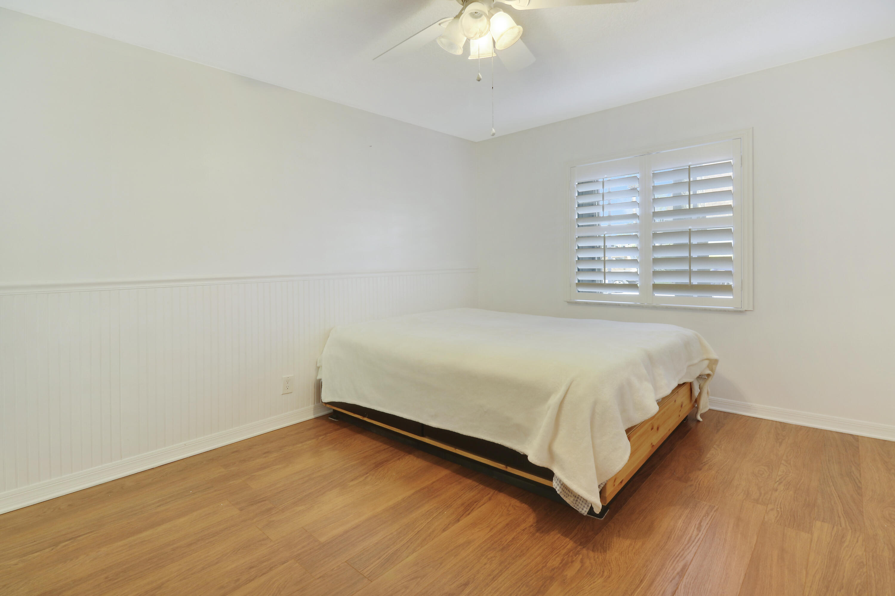 950 South Kanner Highway, Unit E2 Stuart, FL 34994 - Photo 22 of 37 Second Master Suite