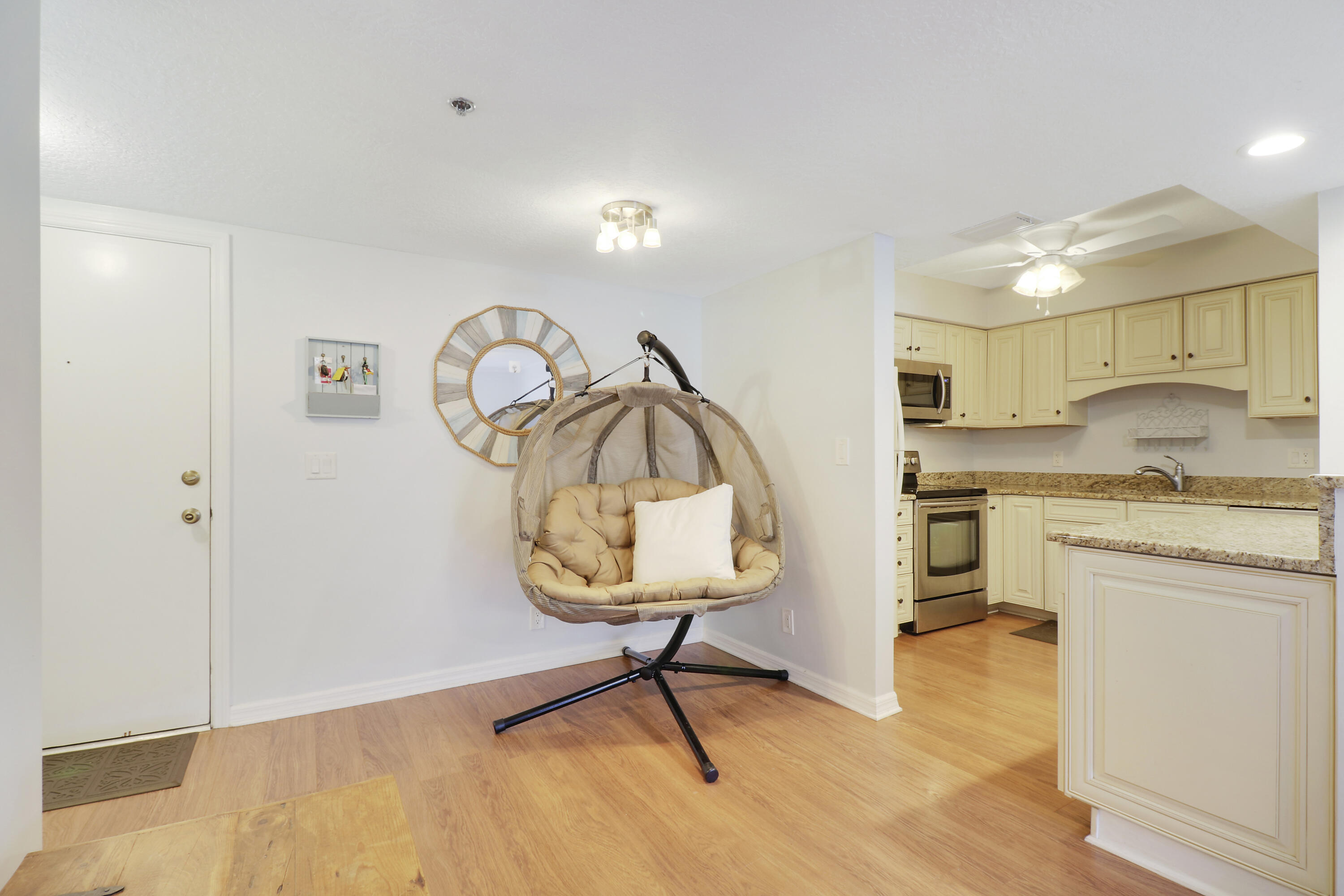 950 South Kanner Highway, Unit E2 Stuart, FL 34994 - Photo 5 of 37 Dining Area