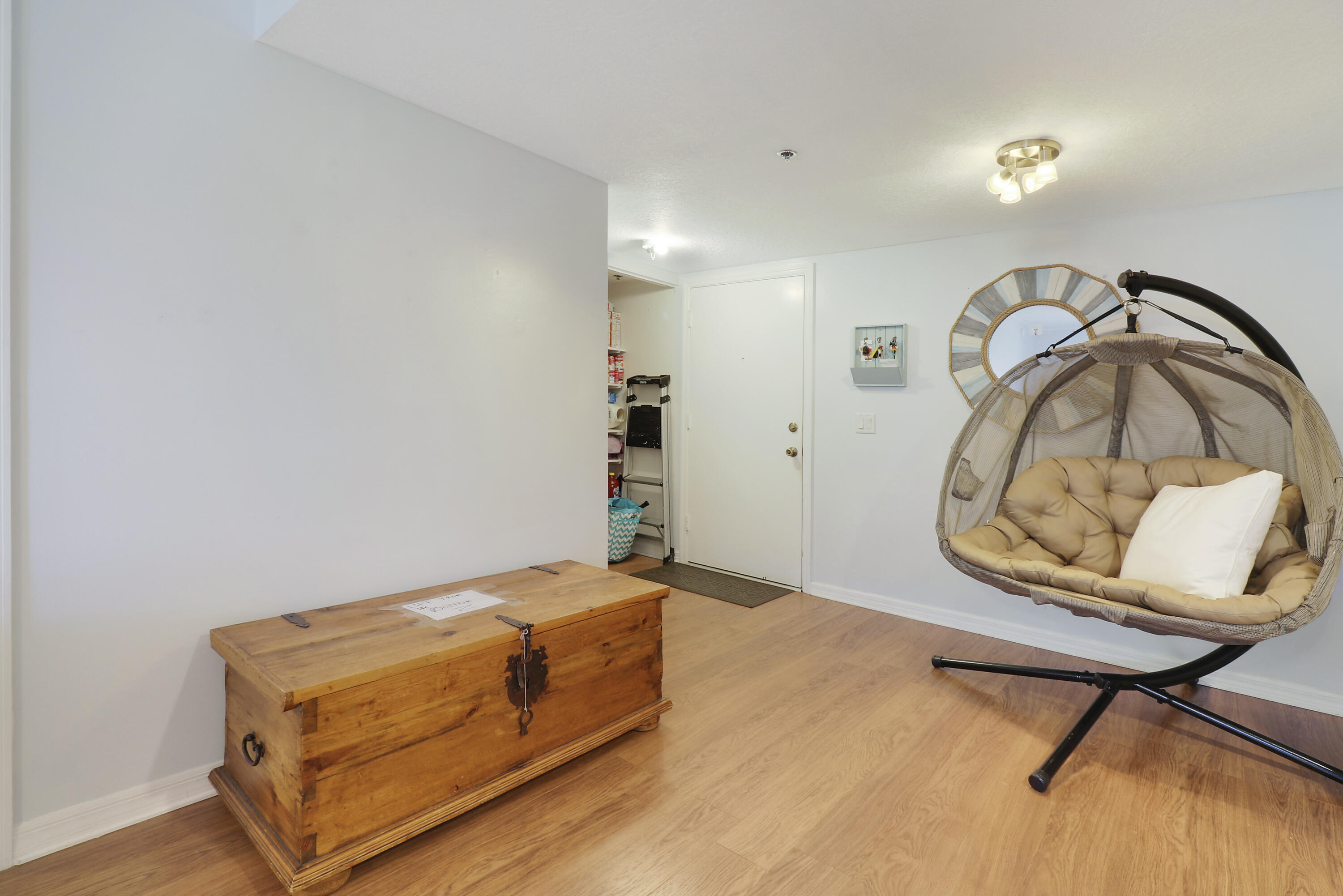 950 South Kanner Highway, Unit E2 Stuart, FL 34994 - Photo 6 of 37 Foyer/Dining