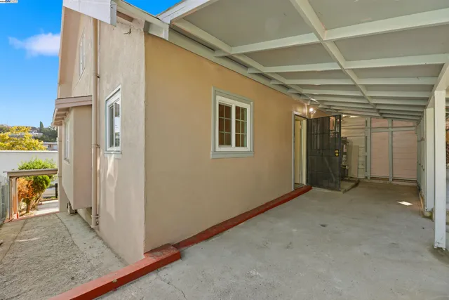 $699,000 | 3123 Beaumont Avenue, Oakland, CA 94602