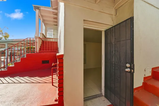 $699,000 | 3123 Beaumont Avenue, Oakland, CA 94602