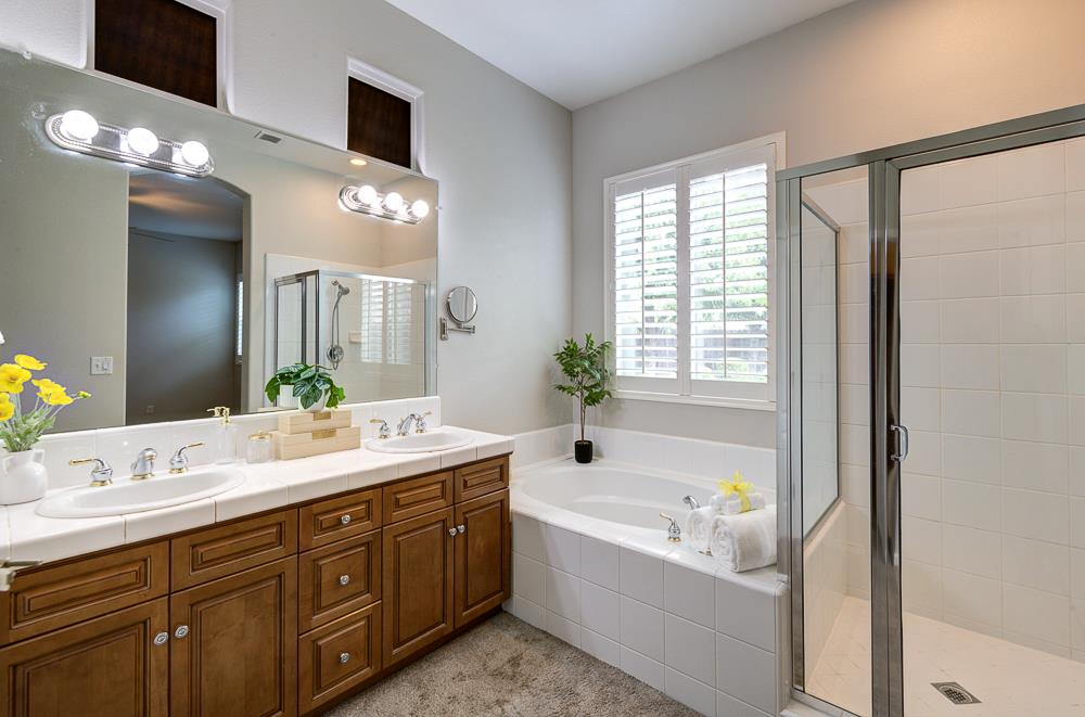 3235 Rall Avenue Clovis, CA 93619 - Photo 20 of 33 a spacious bathroom with a tub sink and mirror