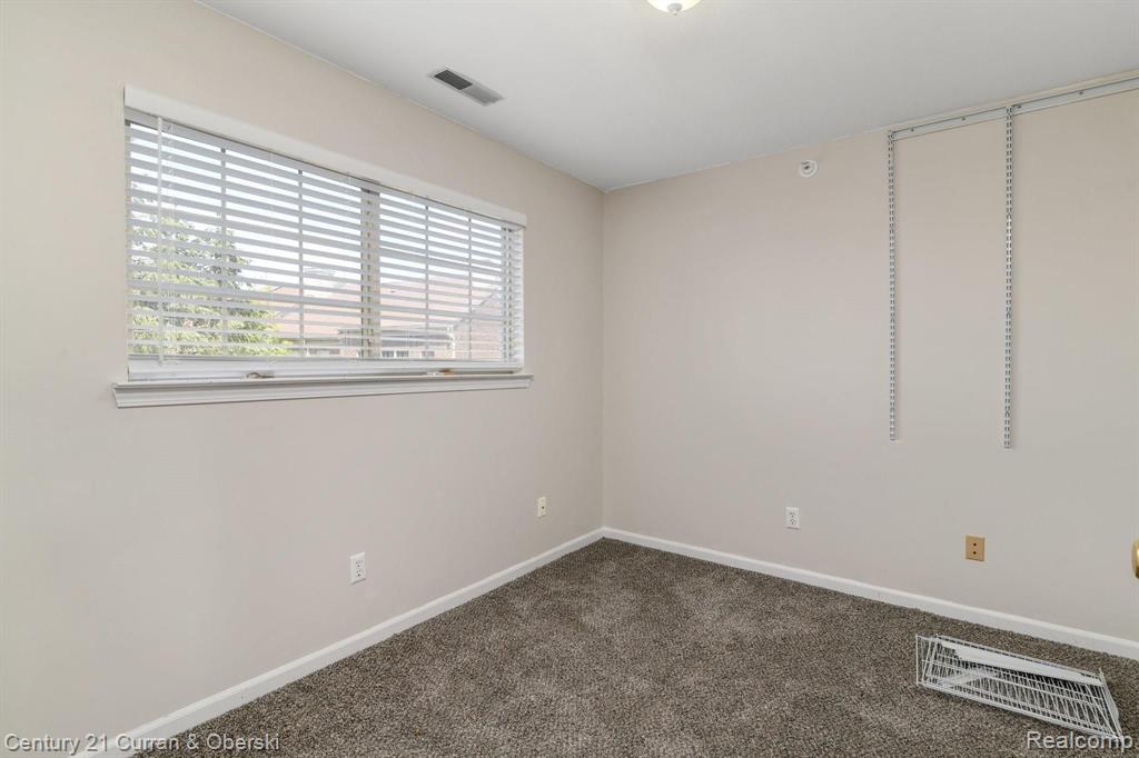 4211 Schaefer Road Dearborn, MI 48126 - Photo 14 of 28