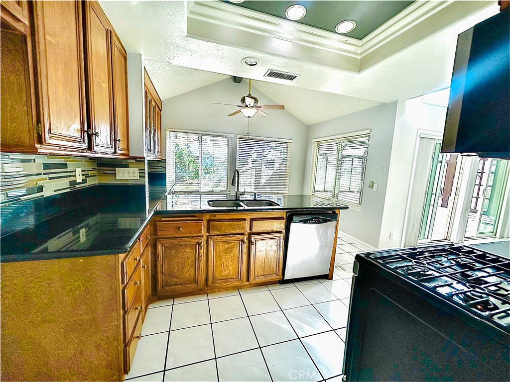 10 Bluff Point Circle Phillips Ranch, CA 91766 - Photo 11 of 46