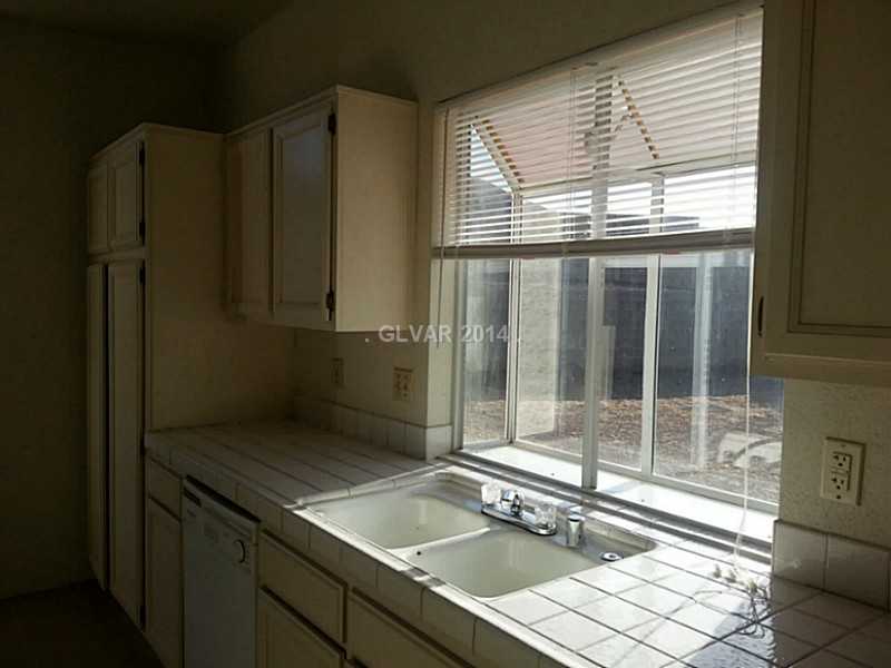 462 Leighann Road Henderson, NV 89015 - Photo 11 of 35 Kitchen.