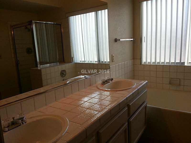 462 Leighann Road Henderson, NV 89015 - Photo 20 of 35 Master Bath/Spa.