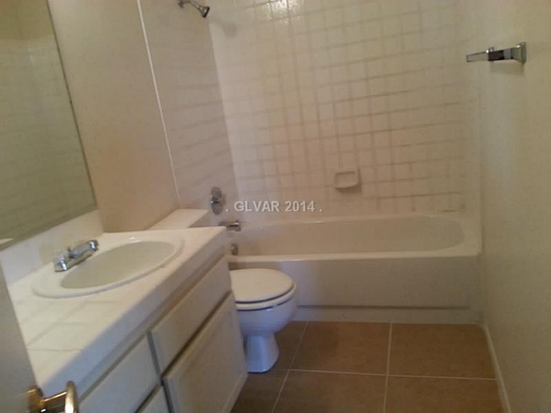462 Leighann Road Henderson, NV 89015 - Photo 27 of 35 Guest Bathroom.