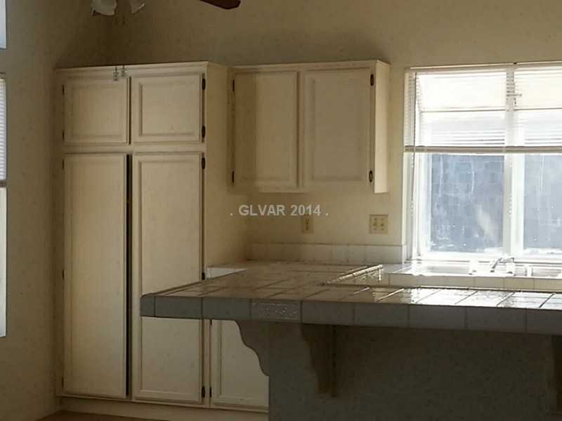462 Leighann Road Henderson, NV 89015 - Photo 8 of 35 Kitchen.