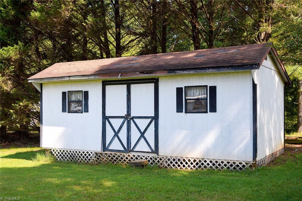 1733 Legans Road Yadkinville, NC 27055 - Photo 5 of 34