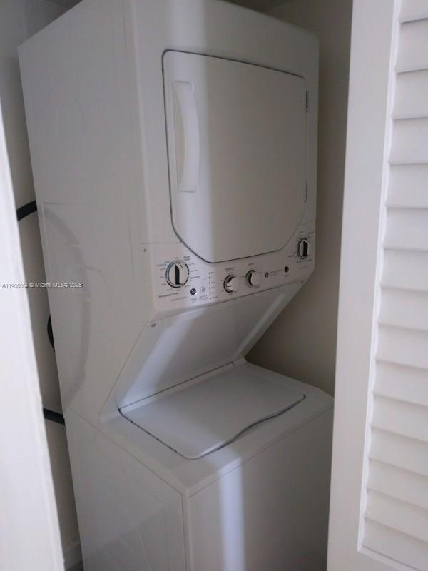 7975 Crespi Boulevard, Unit 1 Miami Beach, FL 33141 - Photo 16 of 21 a utility room with dryer and washer