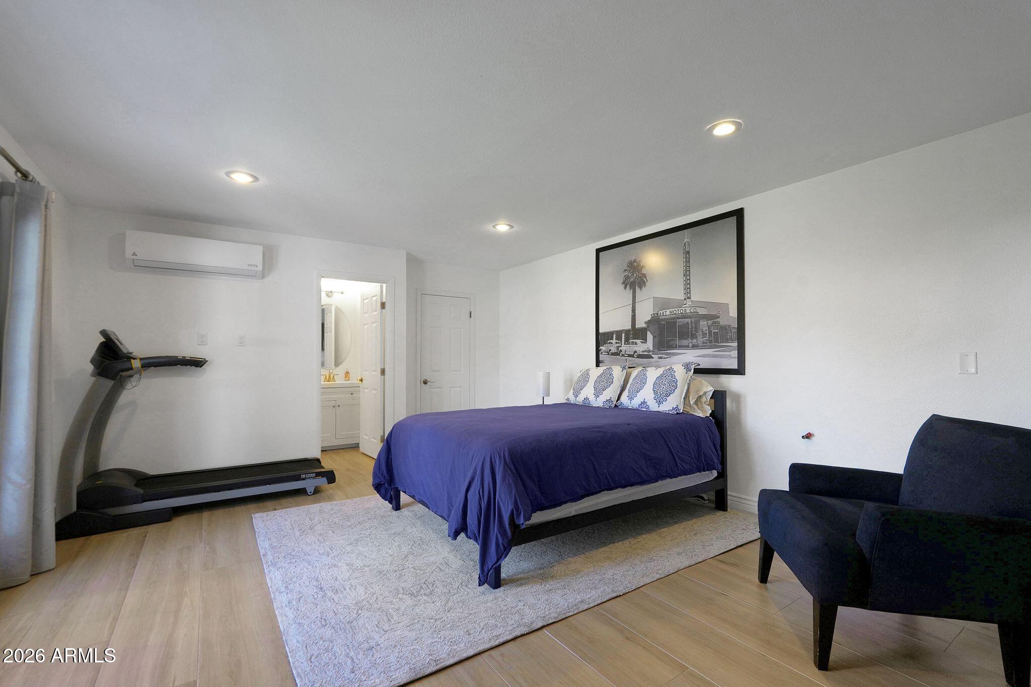 5019 North 2nd Street Phoenix, AZ 85012 - Photo 22 of 30 a spacious bedroom with a bed and a table in it