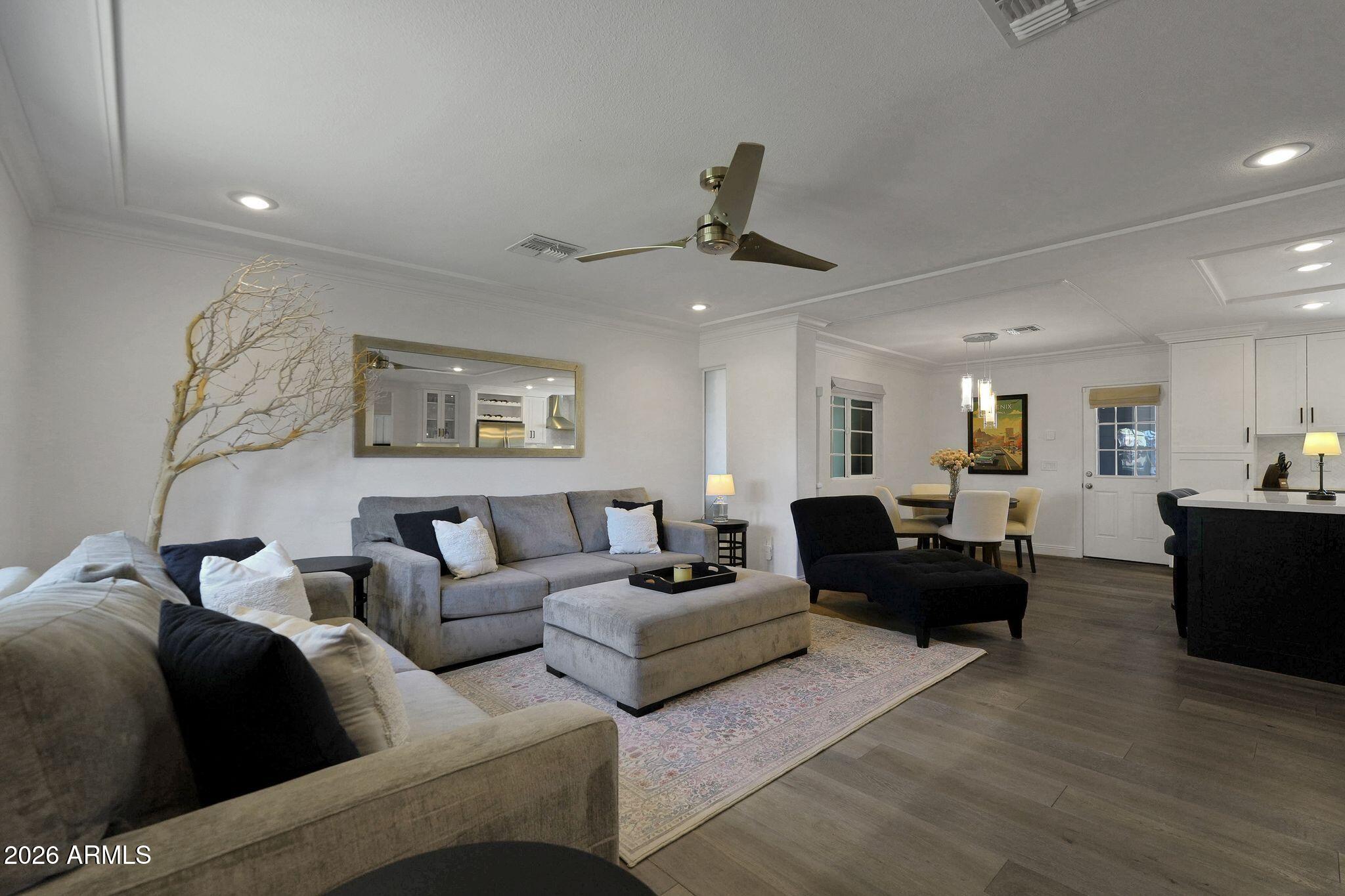 5019 North 2nd Street Phoenix, AZ 85012 - Photo 4 of 30 a living room with furniture