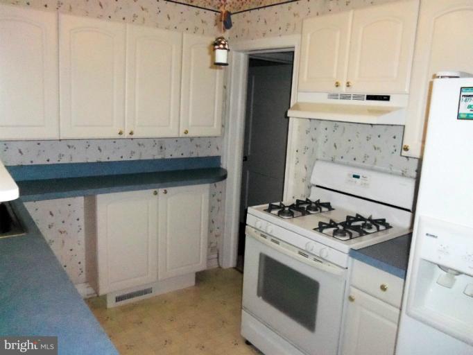 2821 Emerald Road Baltimore, MD 21234 - Photo 13 of 30 Kitchen