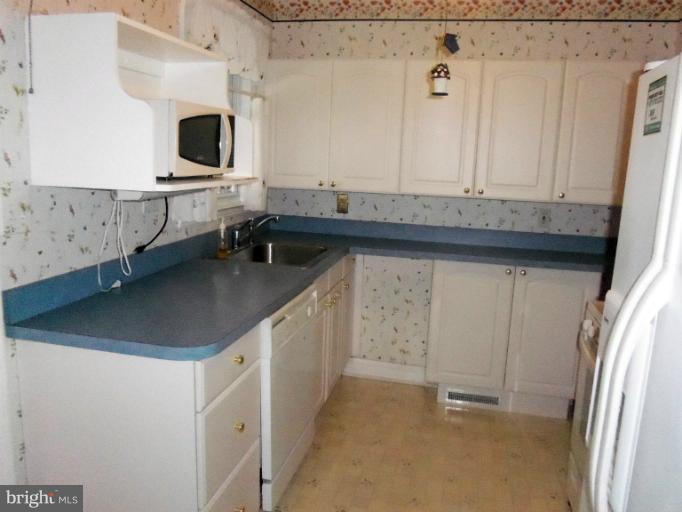 2821 Emerald Road Baltimore, MD 21234 - Photo 3 of 30 Kitchen
