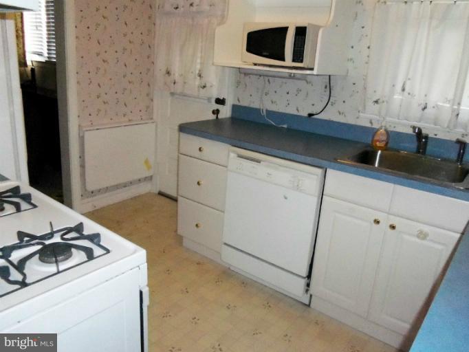 2821 Emerald Road Baltimore, MD 21234 - Photo 4 of 30 Kitchen