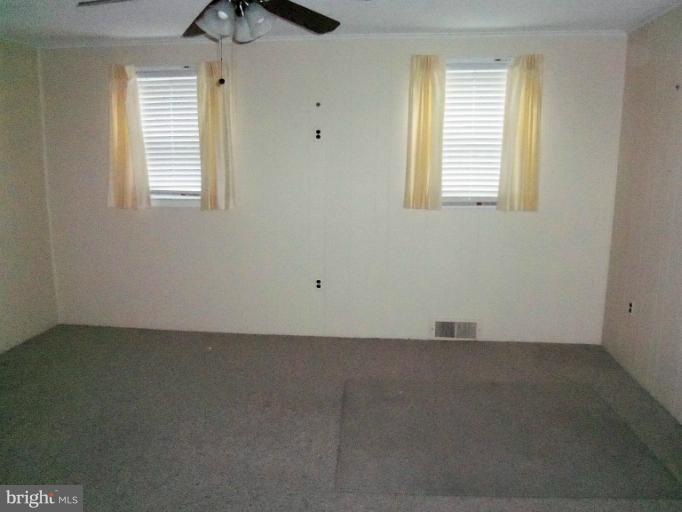 2821 Emerald Road Baltimore, MD 21234 - Photo 6 of 30 Living Room