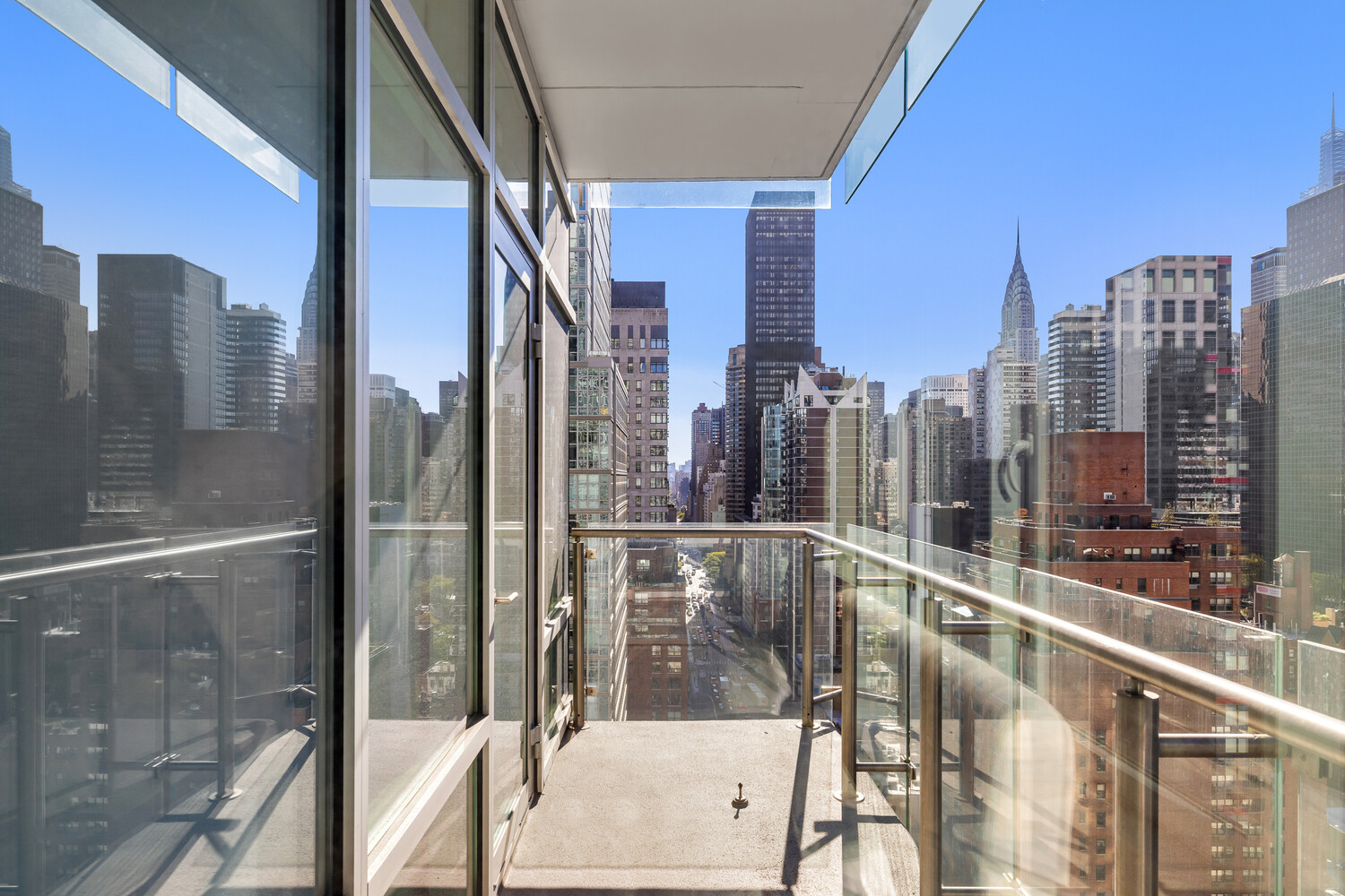 310 East 53rd Street, Unit 21C Manhattan, NY 10022 - Photo 5 of 19 a view of balcony