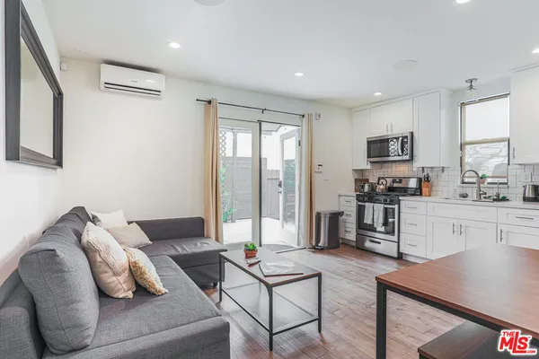 $3,095 | 8963 Cadillac Avenue, Los Angeles, CA 90034