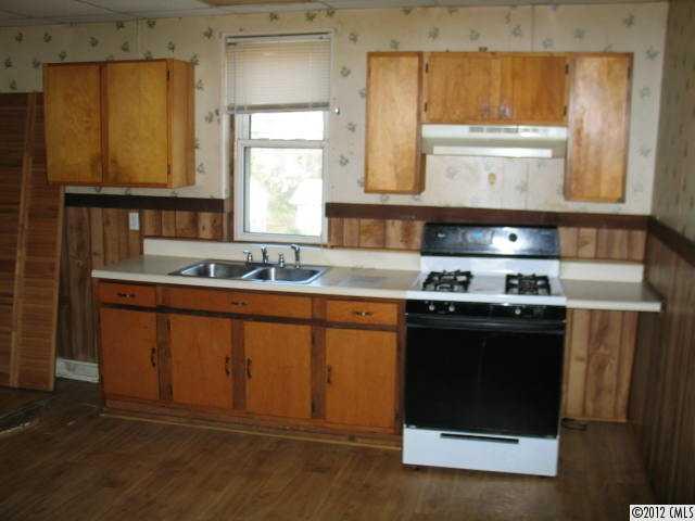 325 South Ransom Street Gastonia, NC 28052 - Photo 6 of 11 Gallery Image 6