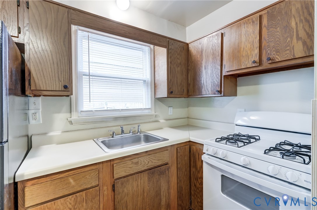 818 Spring Street Richmond, VA 23220 - Photo 11 of 28 a kitchen with a sink stove and cabinets