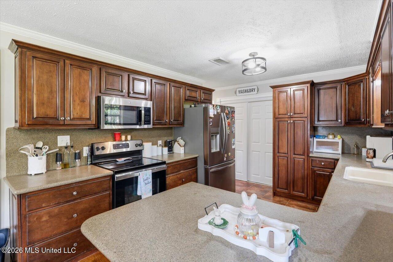246 Ella Lane Florence, MS 39073 - Photo 11 of 24 Kitchen Island view