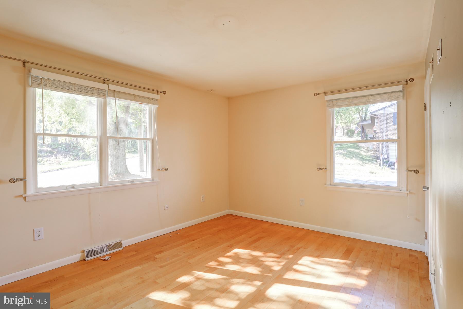1359 Bonbar Road York, PA 17403 - Photo 11 of 24 Gallery Image 11