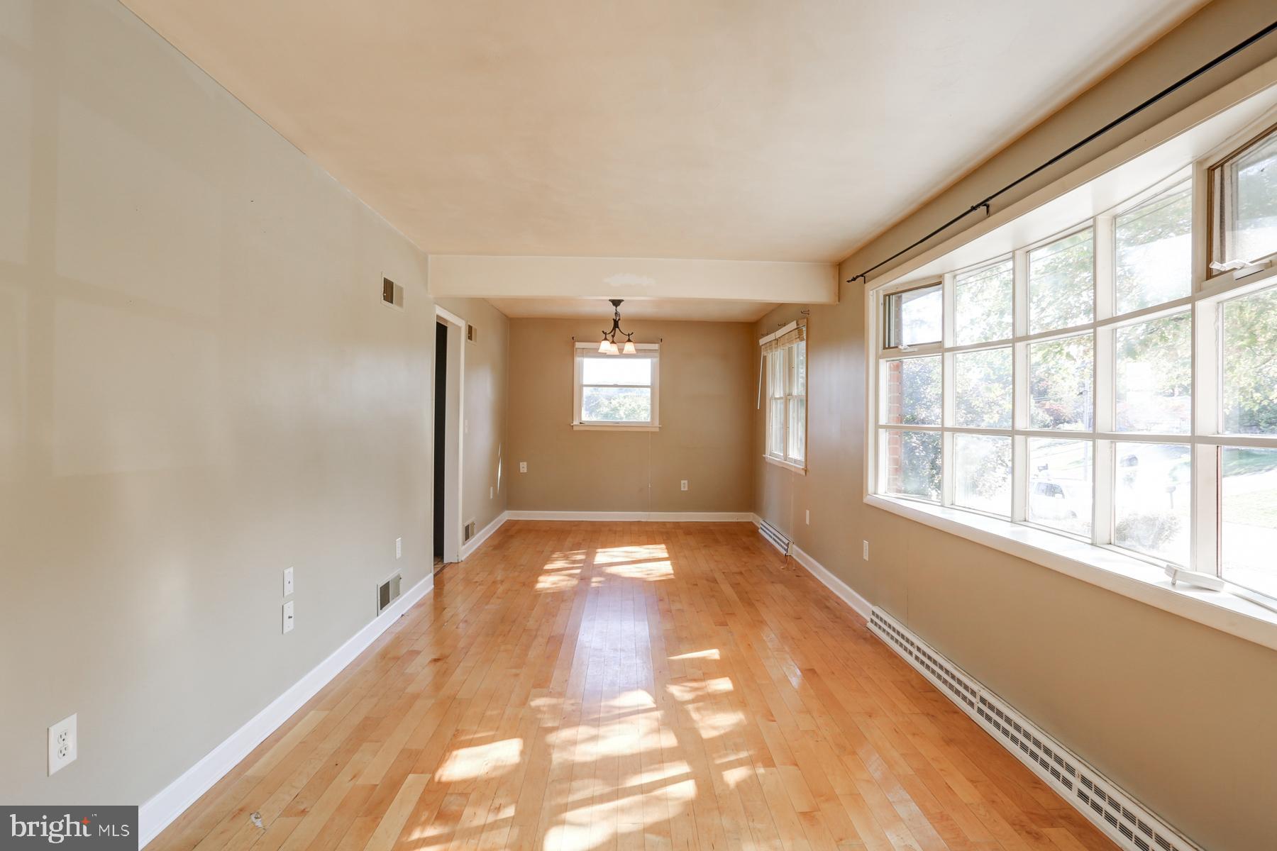 1359 Bonbar Road York, PA 17403 - Photo 4 of 24 Gallery Image 4