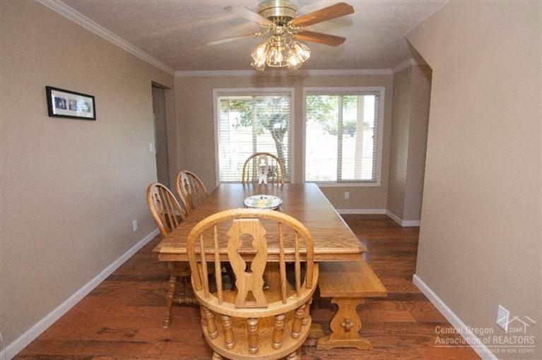 60600 Gosney Road Bend, OR 97702 - Photo 5 of 25 Formal Dining Area