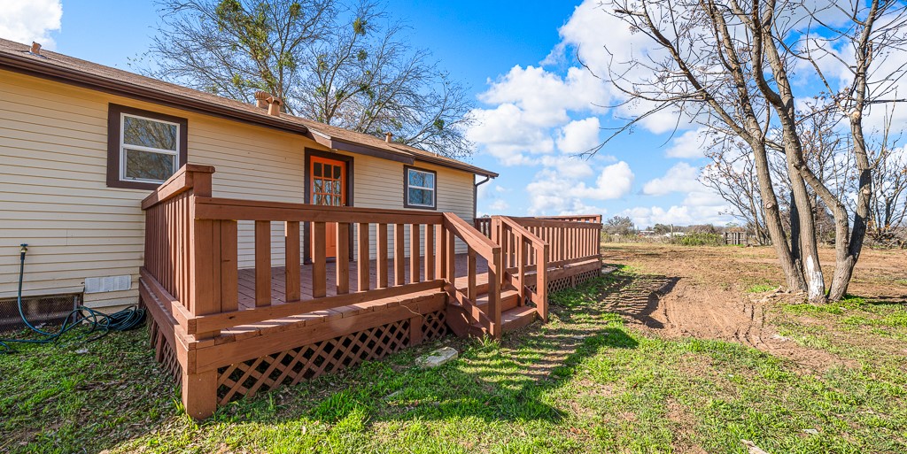 8896 Gholson Road Waco, TX 76705 - Photo 39 of 58 a view of a house with backyard and a trees