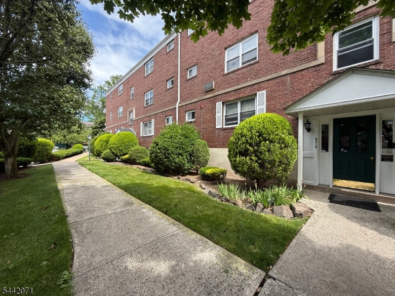 974 Main Street Hackensack, NJ 07601 - Photo 3 of 5