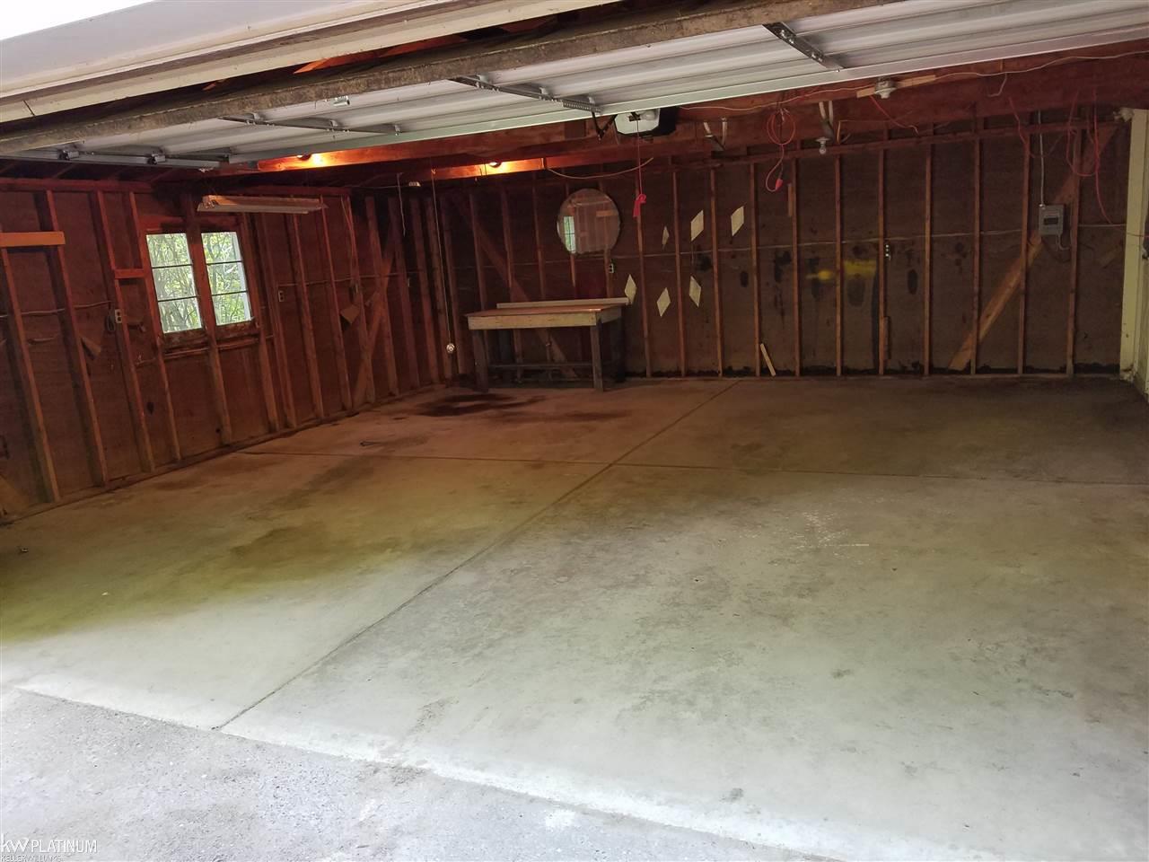3371 York Rochester, MI 48309 - Photo 22 of 24 31304581-21.JPG
