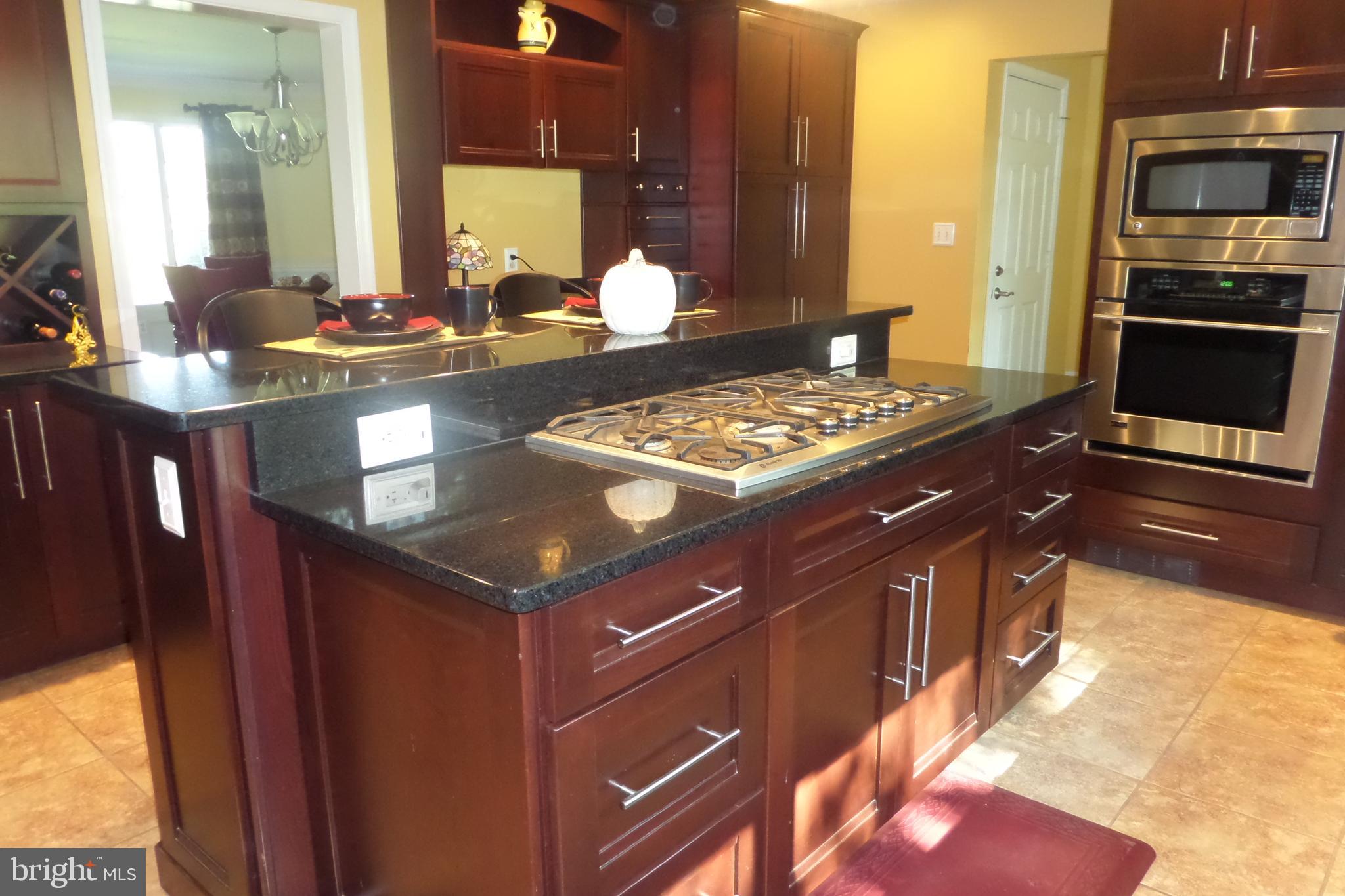 124 Good Hope Road Landenberg, PA 19350 - Photo 5 of 41 GE Monogram Gas Cooktop & Sleek Island Hood