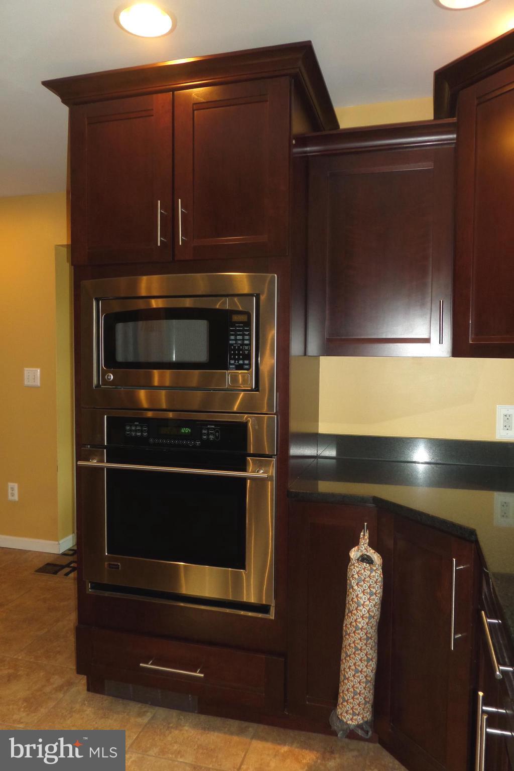 124 Good Hope Road Landenberg, PA 19350 - Photo 10 of 41 GE Monogram Oven