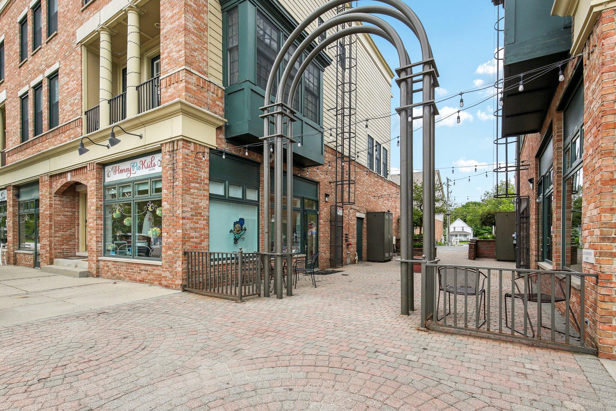 4-web-or-mls-Paton Way-2705-004