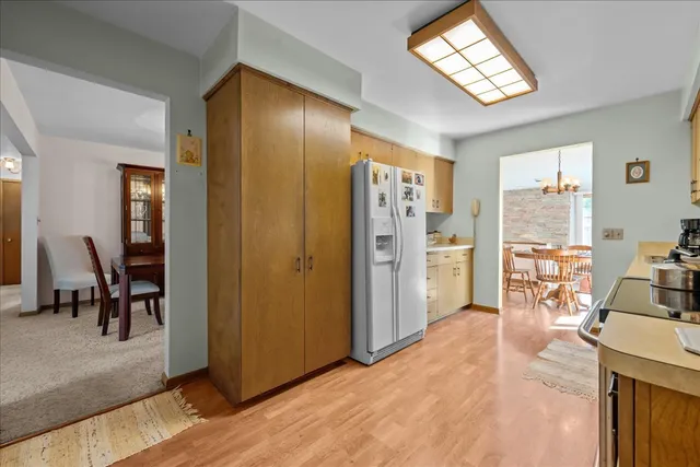 $350,000 | 328 West State Street, North Aurora, IL 60542