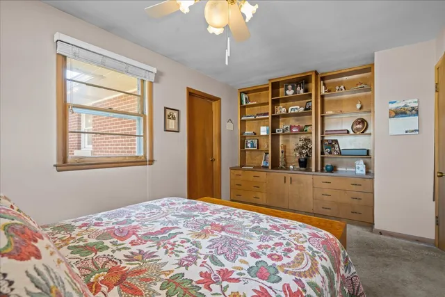 $350,000 | 328 West State Street, North Aurora, IL 60542