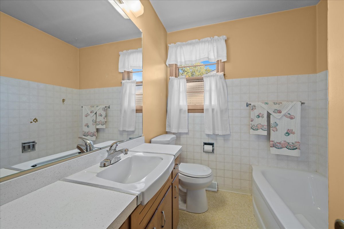 328 West State Street North Aurora, IL 60542 - Photo 25 of 31 a bathroom with a sink toilet and shower