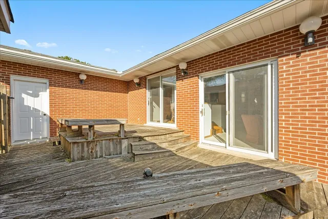 $350,000 | 328 West State Street, North Aurora, IL 60542