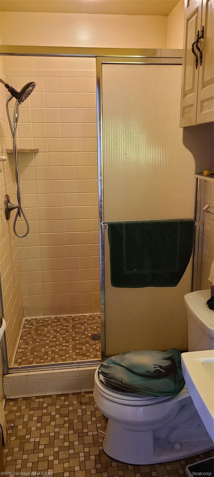 1214 Bower Street Howell, MI 48843 - Photo 16 of 79 Bathroom