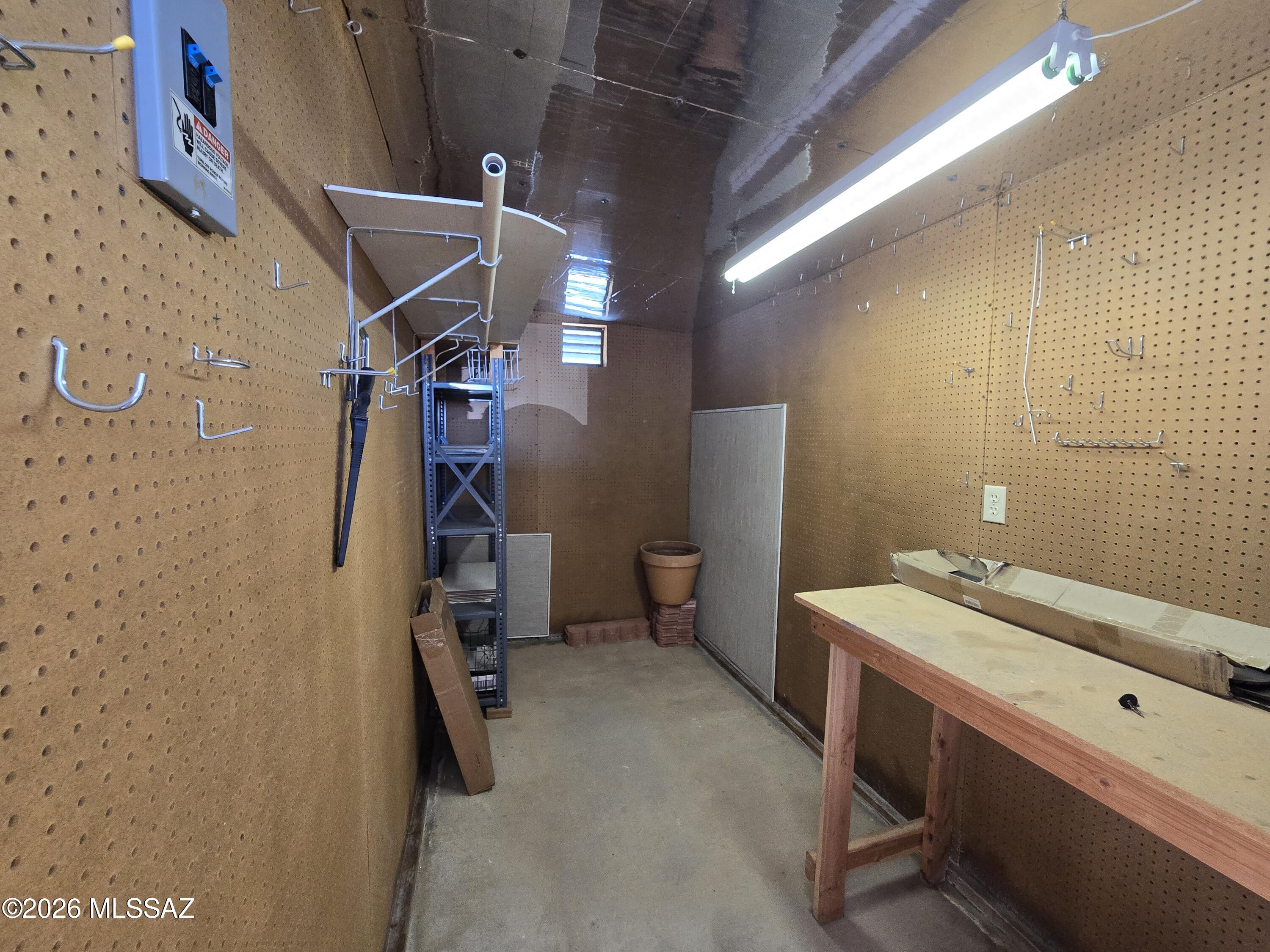 8401 South Kolb Road, Unit 61 Tucson, AZ 85756 - Photo 21 of 23 a bathroom with a sink and mirror