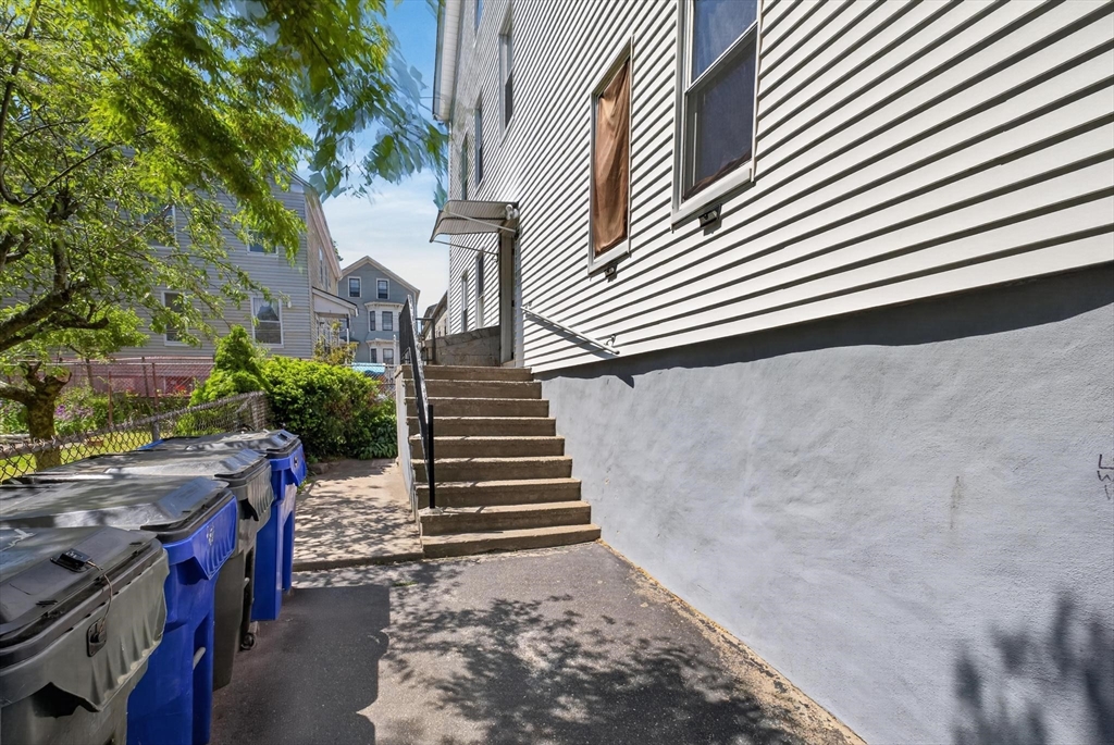 96 John Street Fall River, MA 02721 - Photo 13 of 40