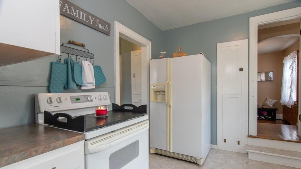 613 Addams Street Covington, VA 24426 - Photo 22 of 36 22. Kitchen
