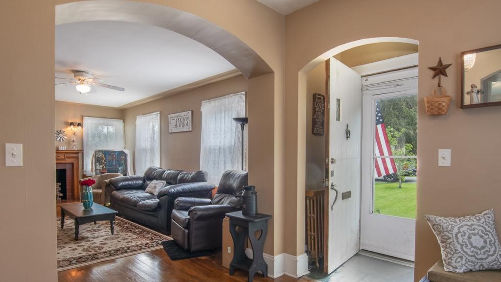 613 Addams Street Covington, VA 24426 - Photo 4 of 36 4. Entry & Living Room