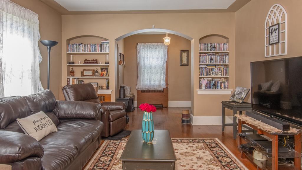 613 Addams Street Covington, VA 24426 - Photo 8 of 36 8. Built -Ins