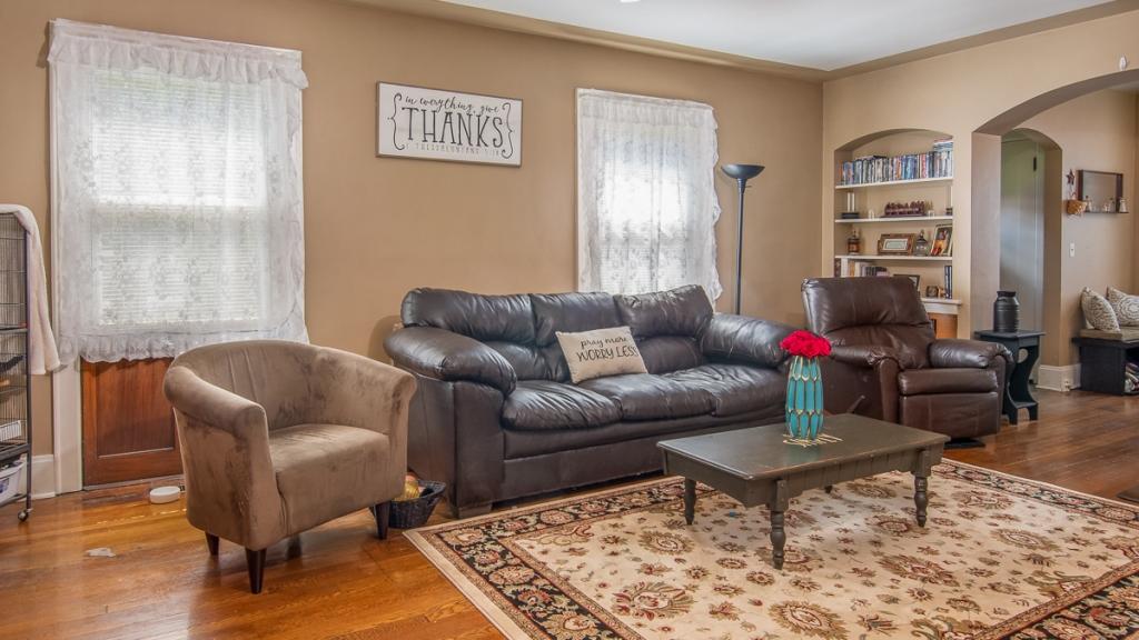 613 Addams Street Covington, VA 24426 - Photo 9 of 36 9. Living Room