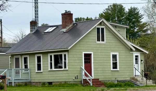 $1,600 | 224 East Main Street, Conway, NH 03818