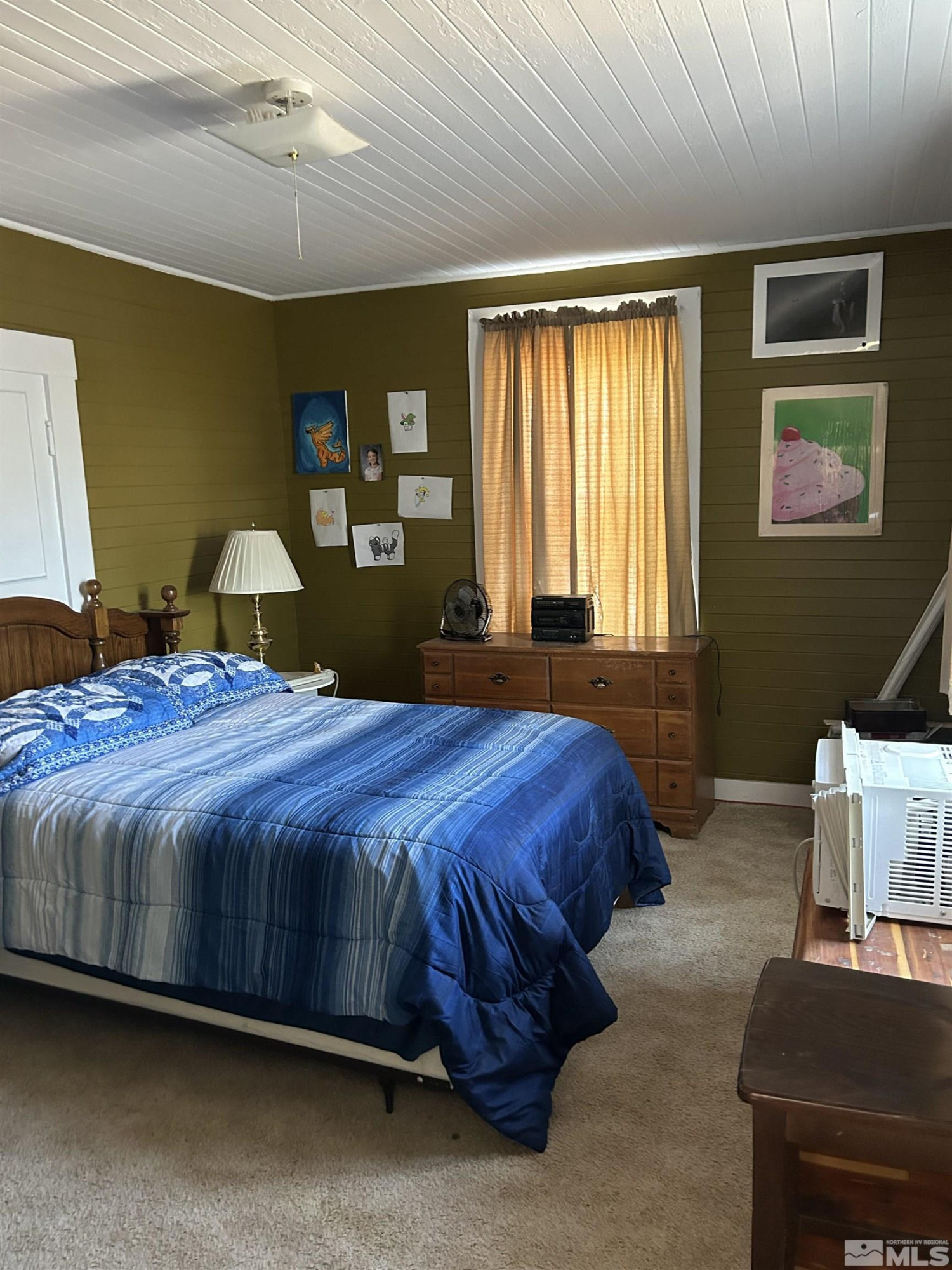 13200 Carson Highway Fallon, NV 89406 - Photo 16 of 35 a spacious bedroom with a bed and wooden floor