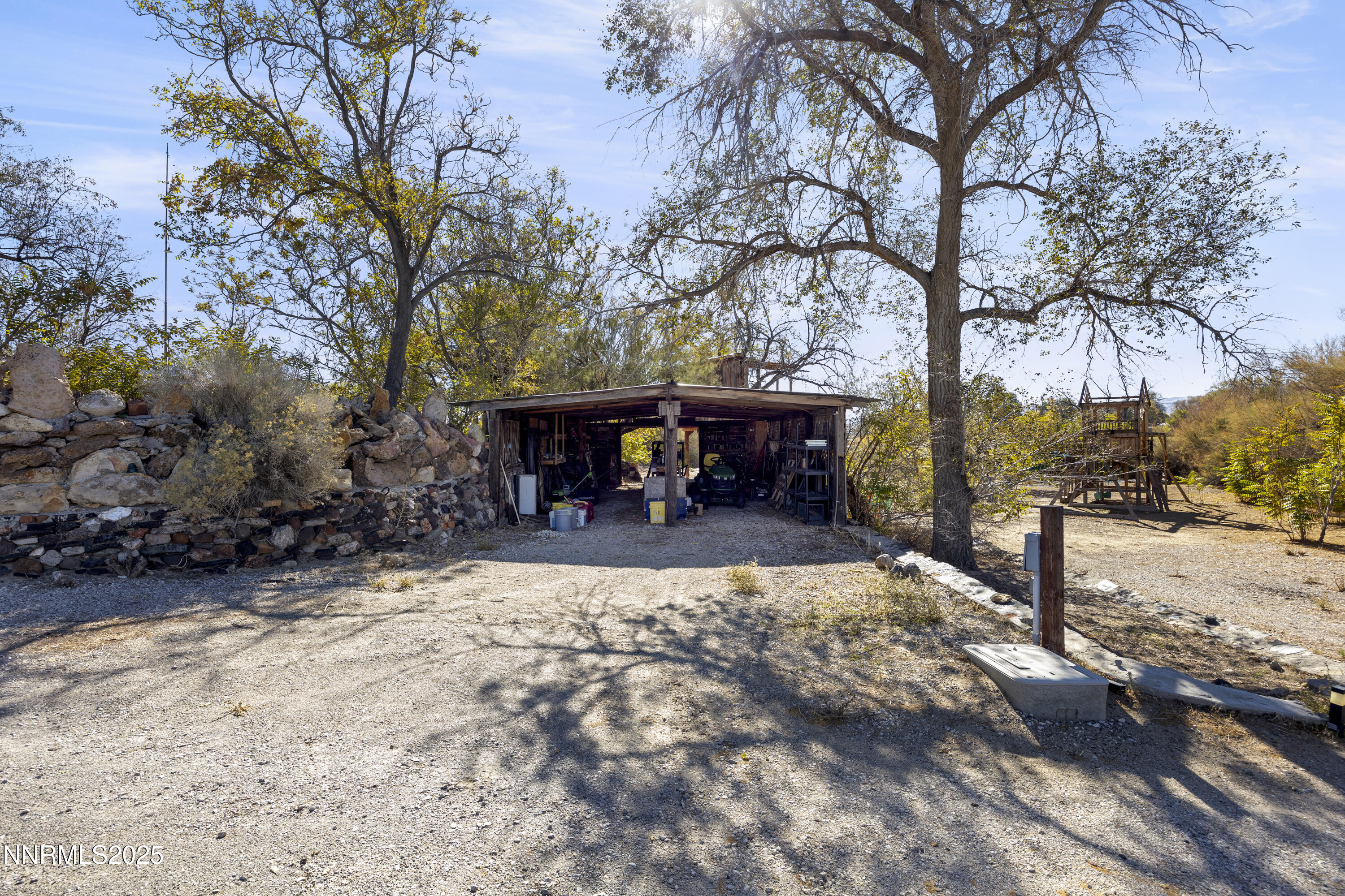 13200 Carson Highway Fallon, NV 89406 - Photo 34 of 35 a view of a backyard with table and chairs under a large tree